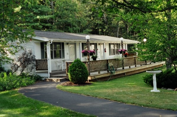 Cedar Crest Inn building