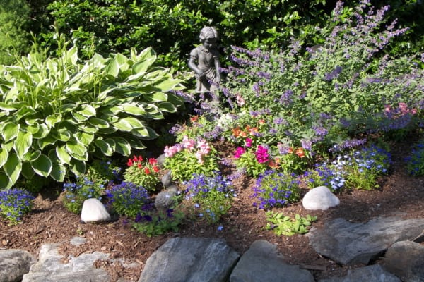 Cedar Crest Inn garden